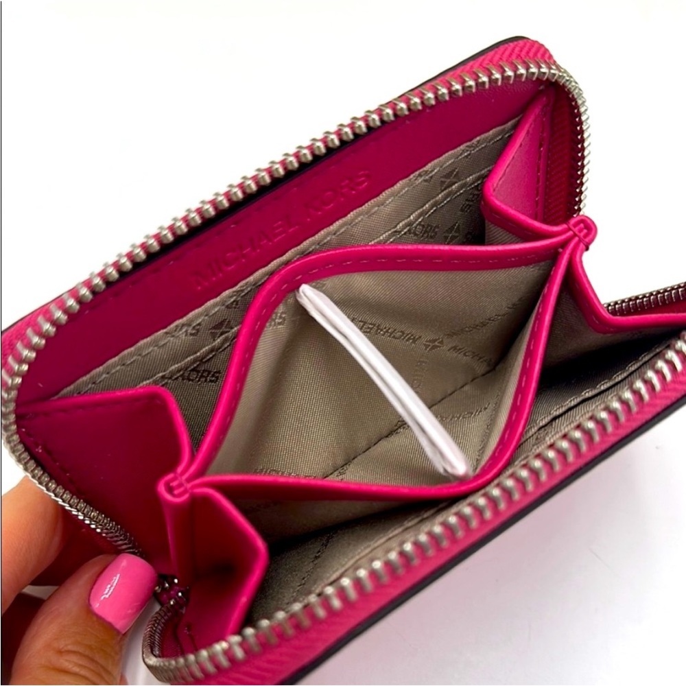 Michael Kors Jet Set Travel Medium Color-Block Wallet
DRAGONFRUIT MULTI
NWT - Picture 8 of 12